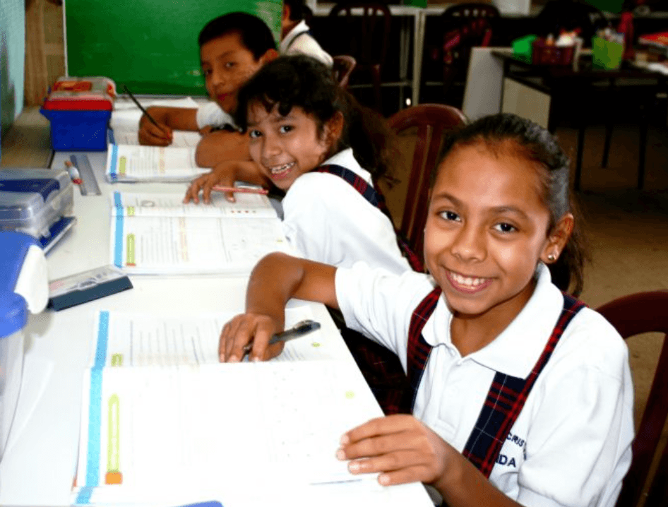 Students smiling together in their Colegio Vida classroom