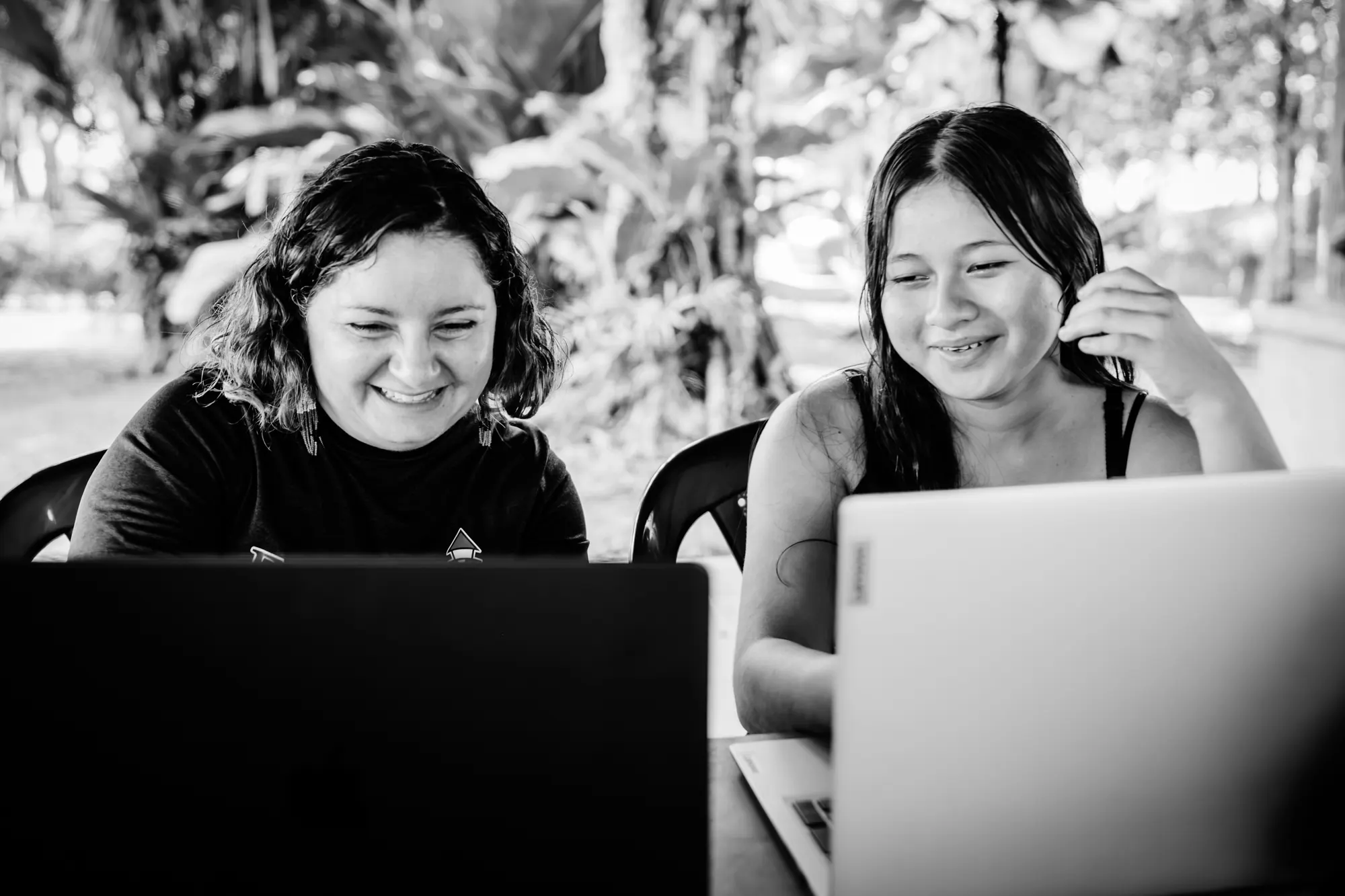 Two students learn together through El Faro’s adult education program.