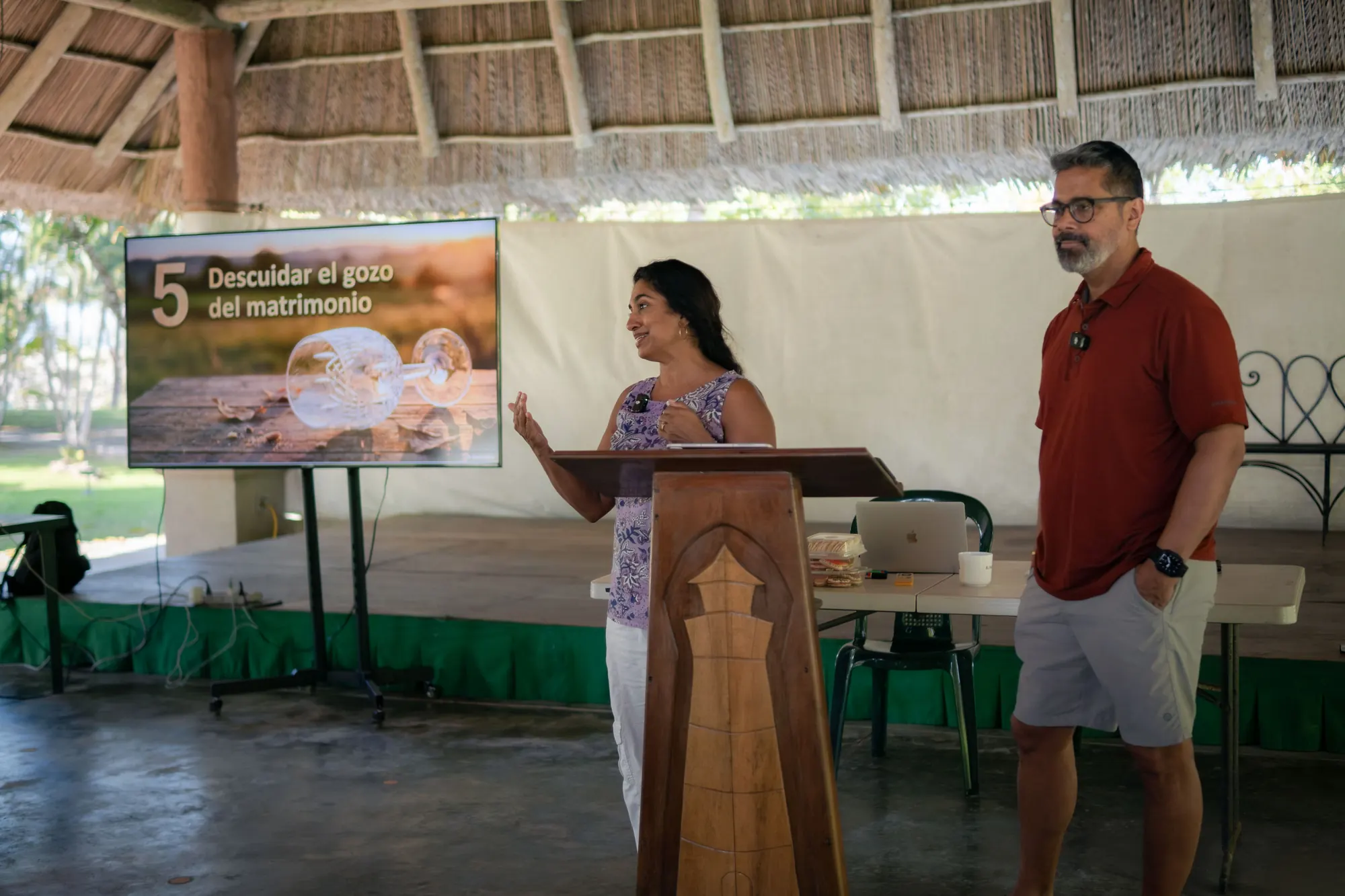 A couple teaches together during an El Faro marriage retreat.