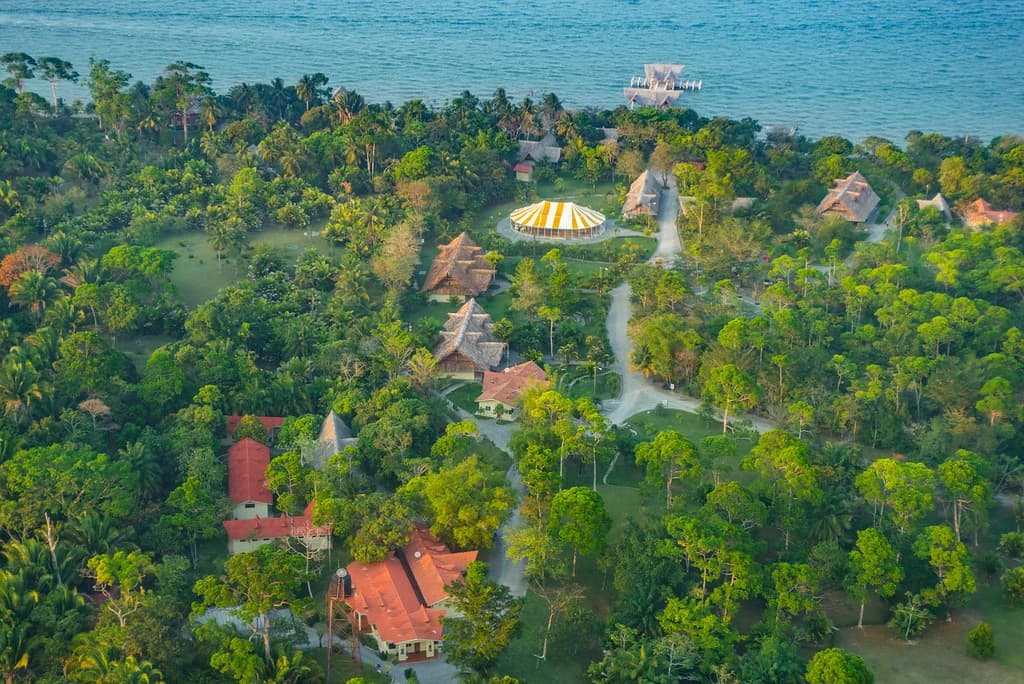 An aerial view of the tropical El Faro campus.