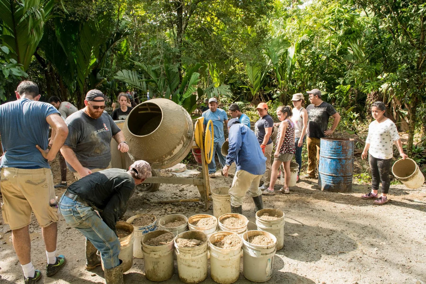 A team mixes concrete for a project in Santa María.